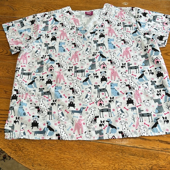 Divine Curves veterinarian dog print scrubs.  V-neck, front pockets. Size 3XL. - Picture 1 of 11